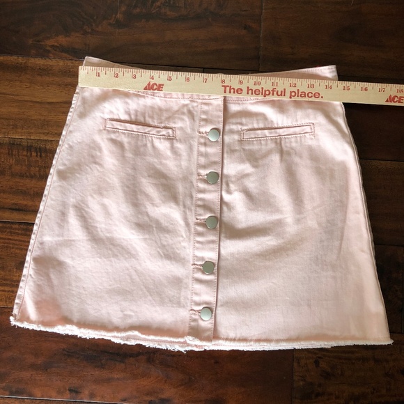 🎁 NWT Frayed Pink Button-front Denim Skirt - Picture 6 of 7